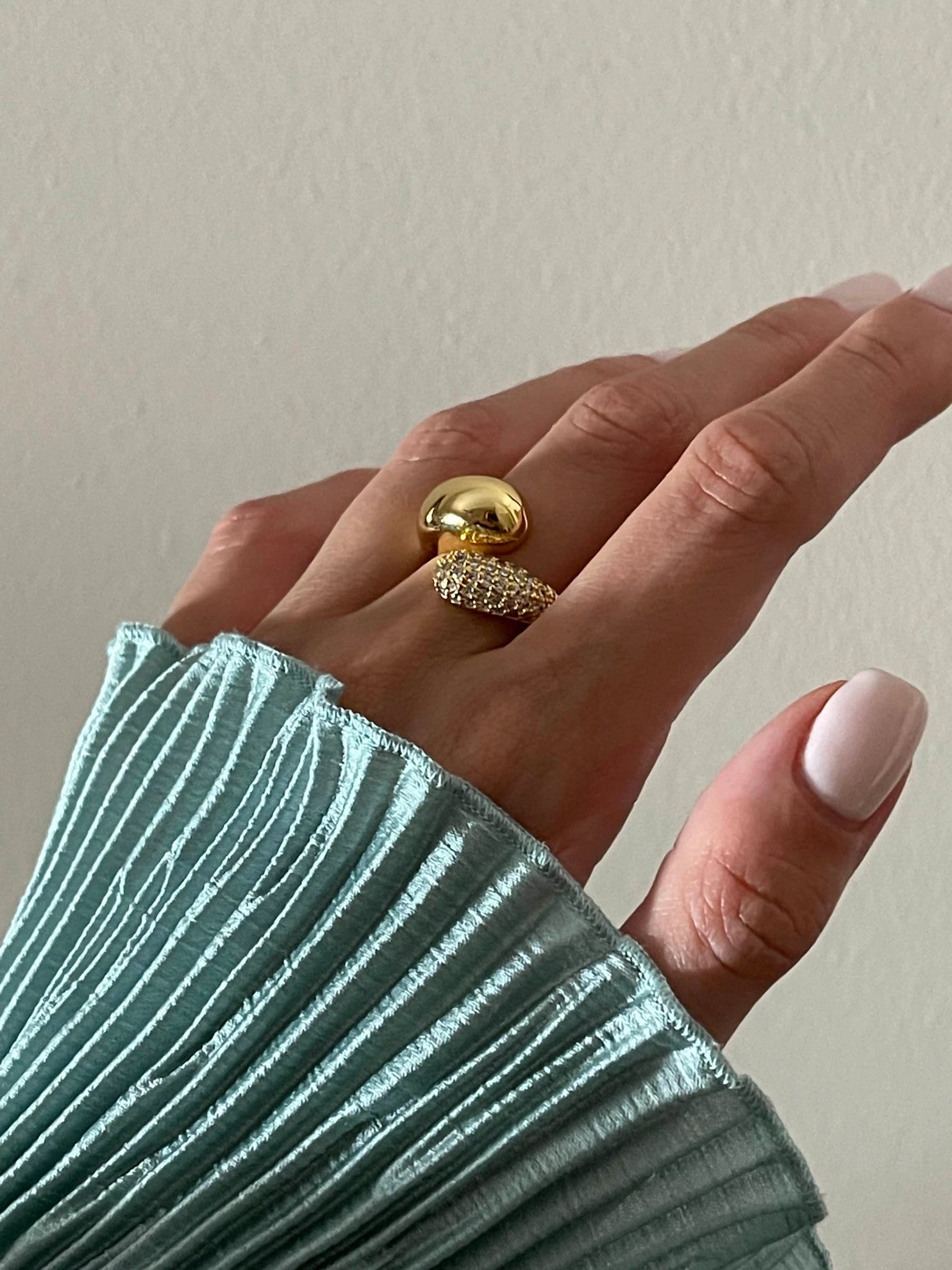 Erato Crystal Ring - Hearts & Wires Studio